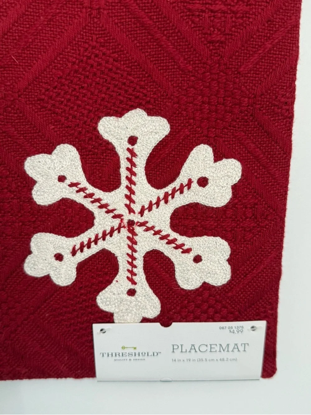 Set of 4 Christmas red placemats with snowflake accent